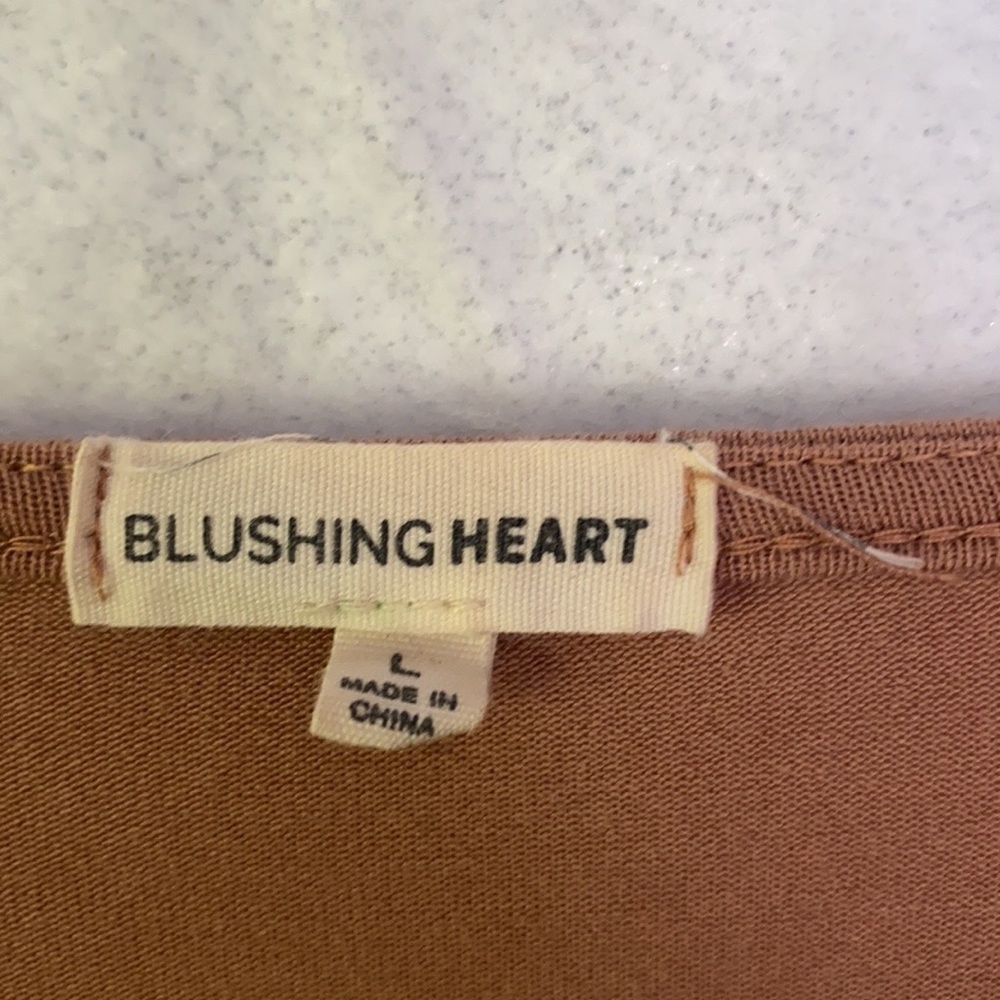 Blushing Heart Long Calypso Sleeve Top - Picture 6 of 8